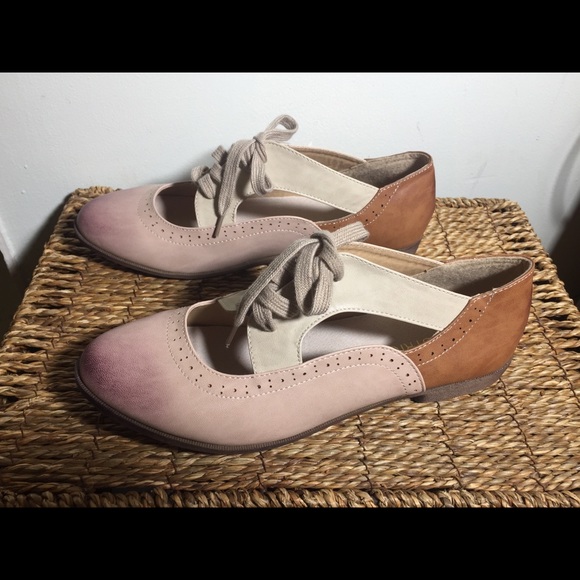 Restricted Shoes - *NWOT* Restricted Vintage Oxford Style Flats